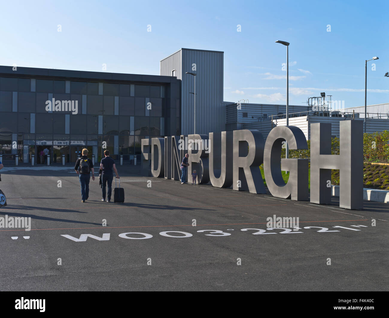 dh EDINBURGH AIRPORT EDINBURGH People entering Edinburgh airport