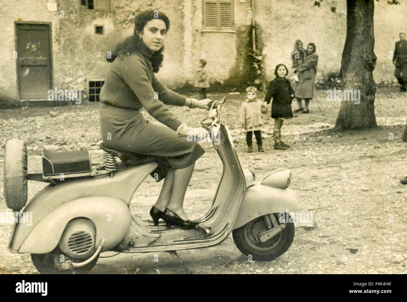 Скутер Vespa Retro 50s