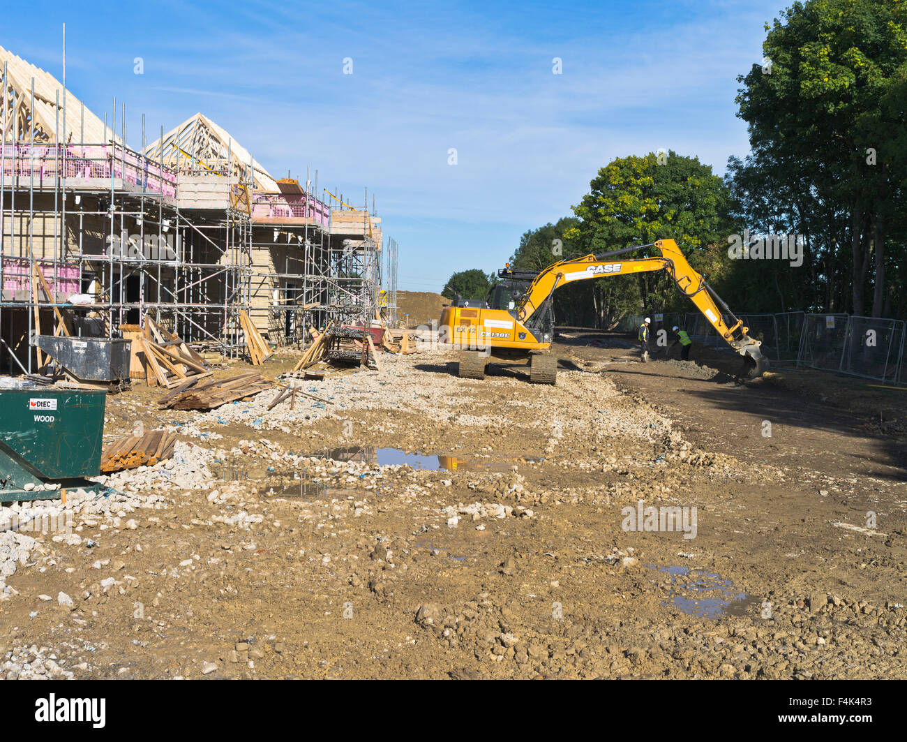 dh  REDROW HOMES UK New houses uk construction site building site digger Stock Photo