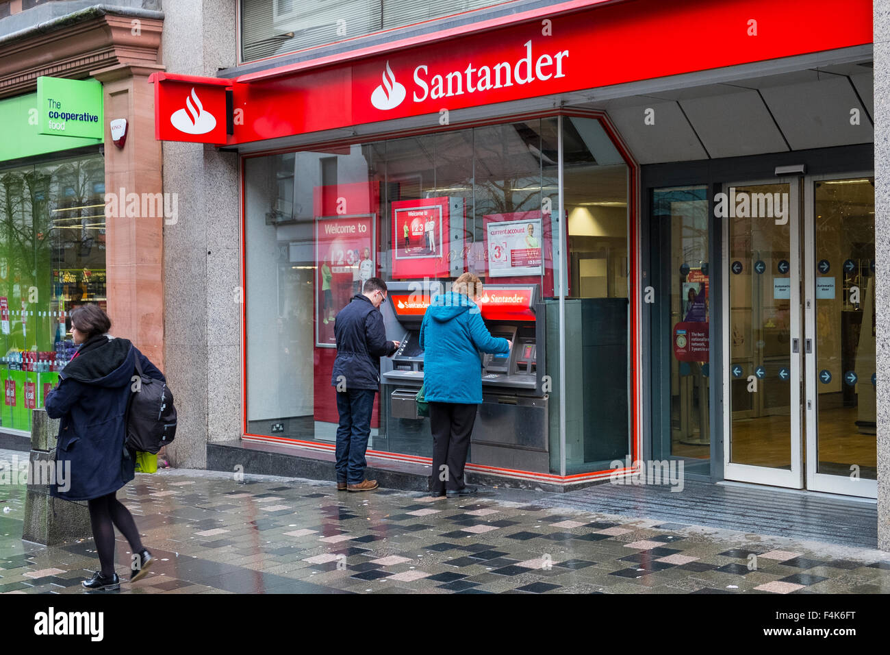 bank santander uk high street cash dispenser ATM Stock Photo