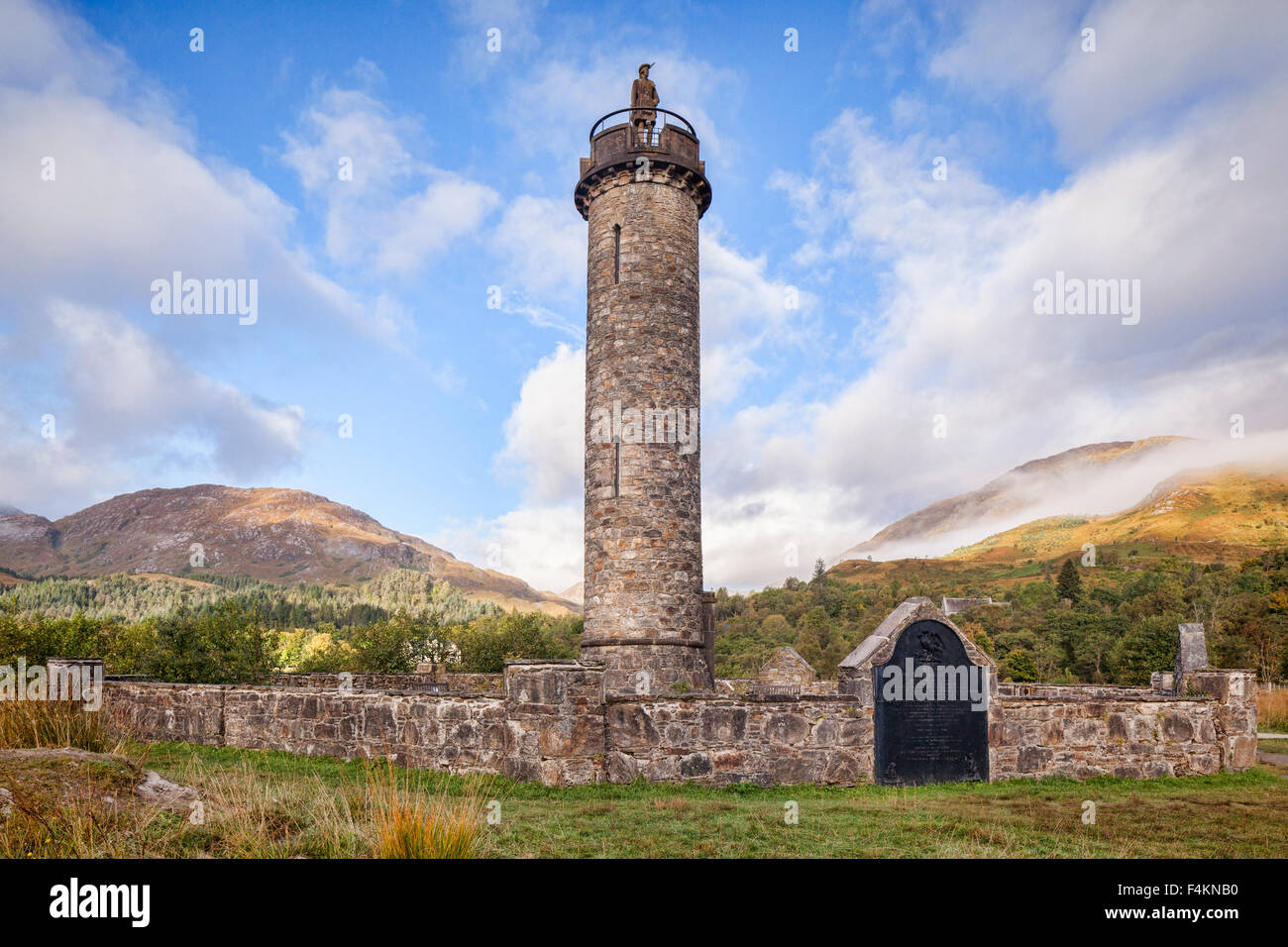 The Glenfinnan Monument at the head of Loch Shiel, Lochaber, Highland, Scotland. It marks the starting place of the 1945 Jacobit Stock Photo