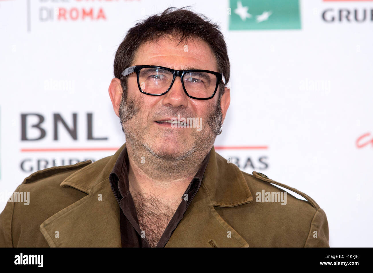 Rome, Italy. 19th Oct, 2015. Sergi Lopez attends the 'Le Roi du Monde' photocall at 10th Rome Film Fest 2015/Festa del Cinema di Roma 2015 on October 19, 2015 in Rome, Italy. Credit:  dpa/Alamy Live News Stock Photo