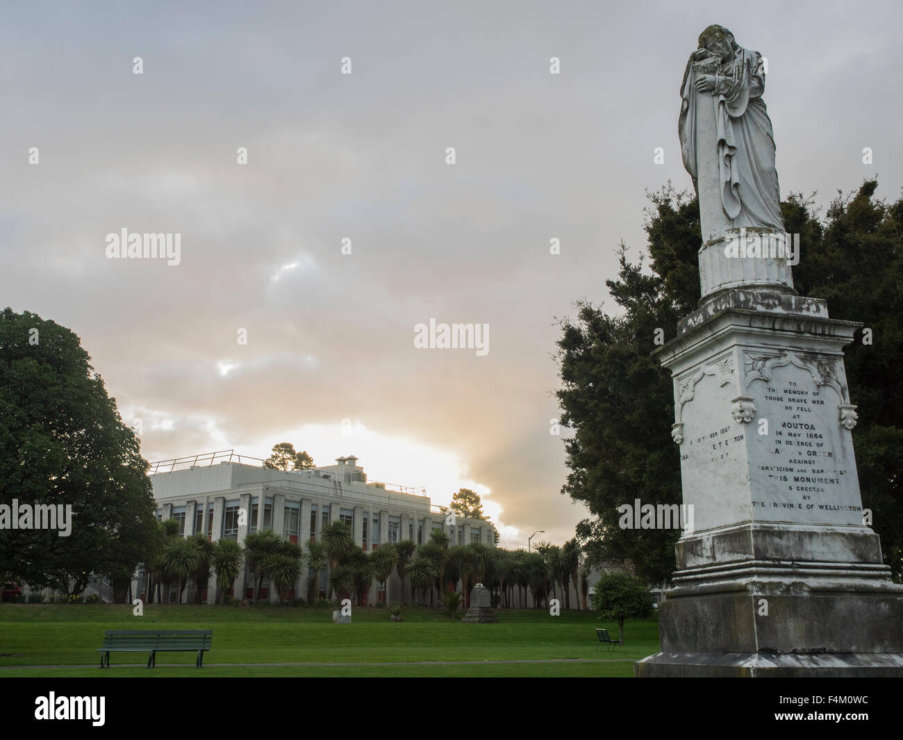 Memorial Statue, Pakaitore, Whanganui, New Zealand Stock Photo Alamy