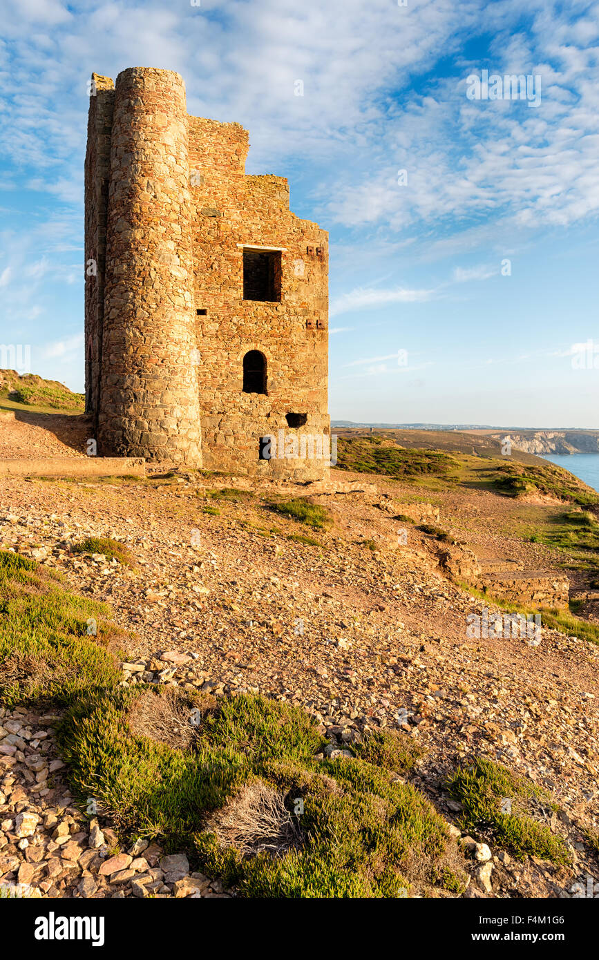 Mine ruins above Chapel Porth beach at St Agnes on the north coast of Cornwall Stock Photo