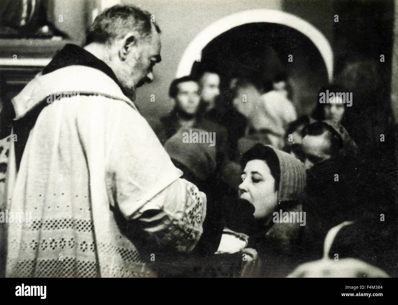 Padre pio serving the mass hires stock photography and images Alamy