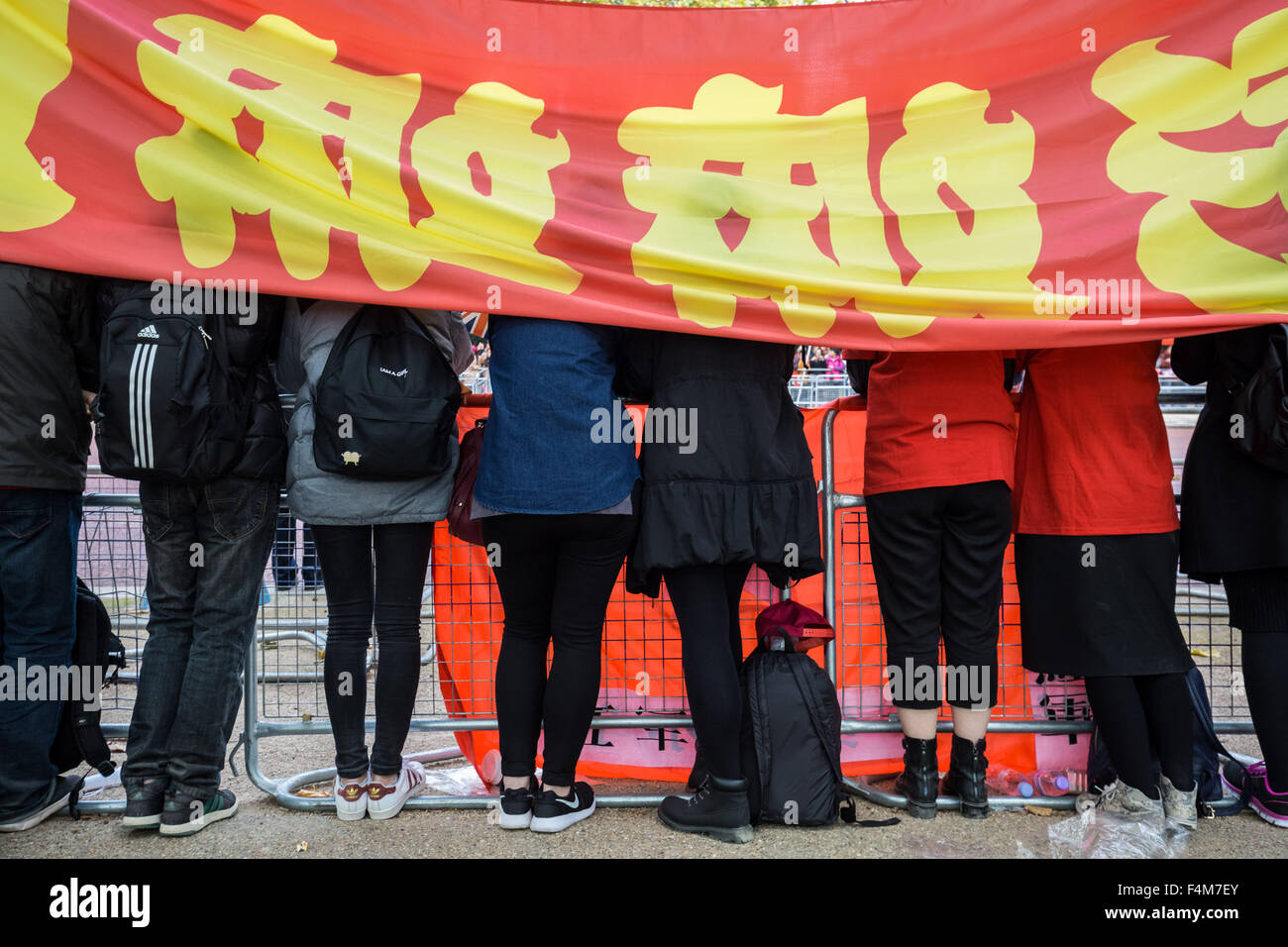 London, UK. 20th October, 2015. Chinese supporters wait for President Xi Jinping as part of the Queen’s Royal welcoming procession down The Mall beginning his state visit Credit:  Guy Corbishley/Alamy Live News Stock Photo