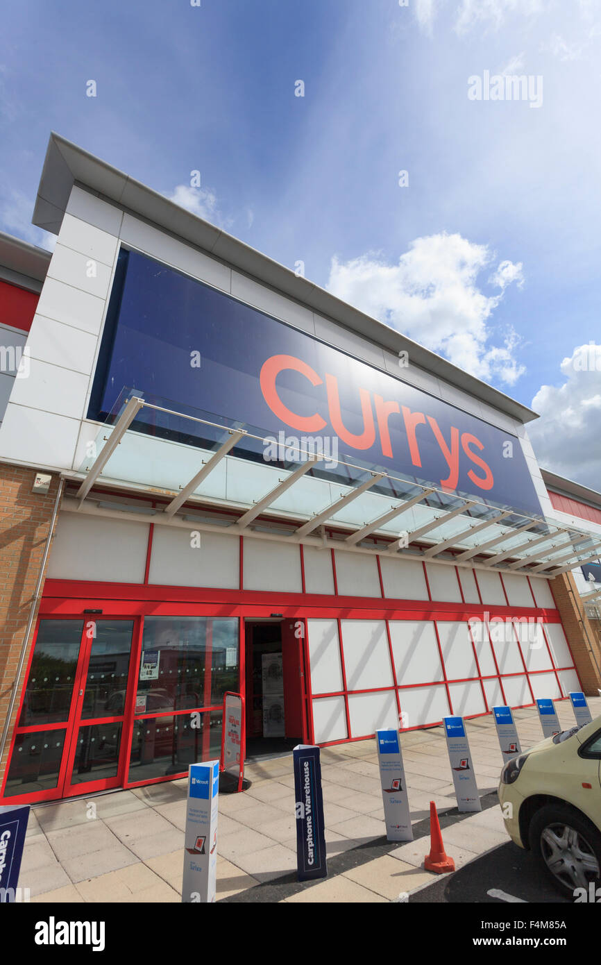 Exterior of Currys store without people Stock Photo