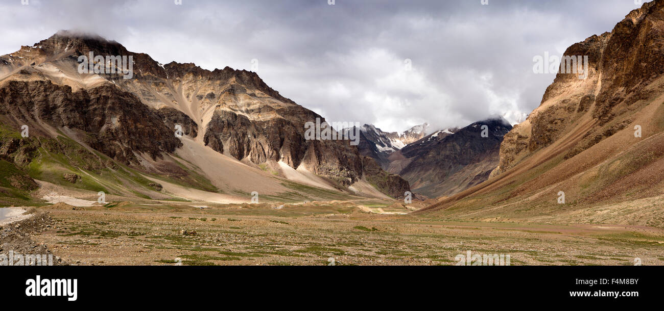 India, Himachal Pradesh, Sarchu, Leh-Manali highway crossing high altitude plateau from Baralacha La Pass, panoramic Stock Photo