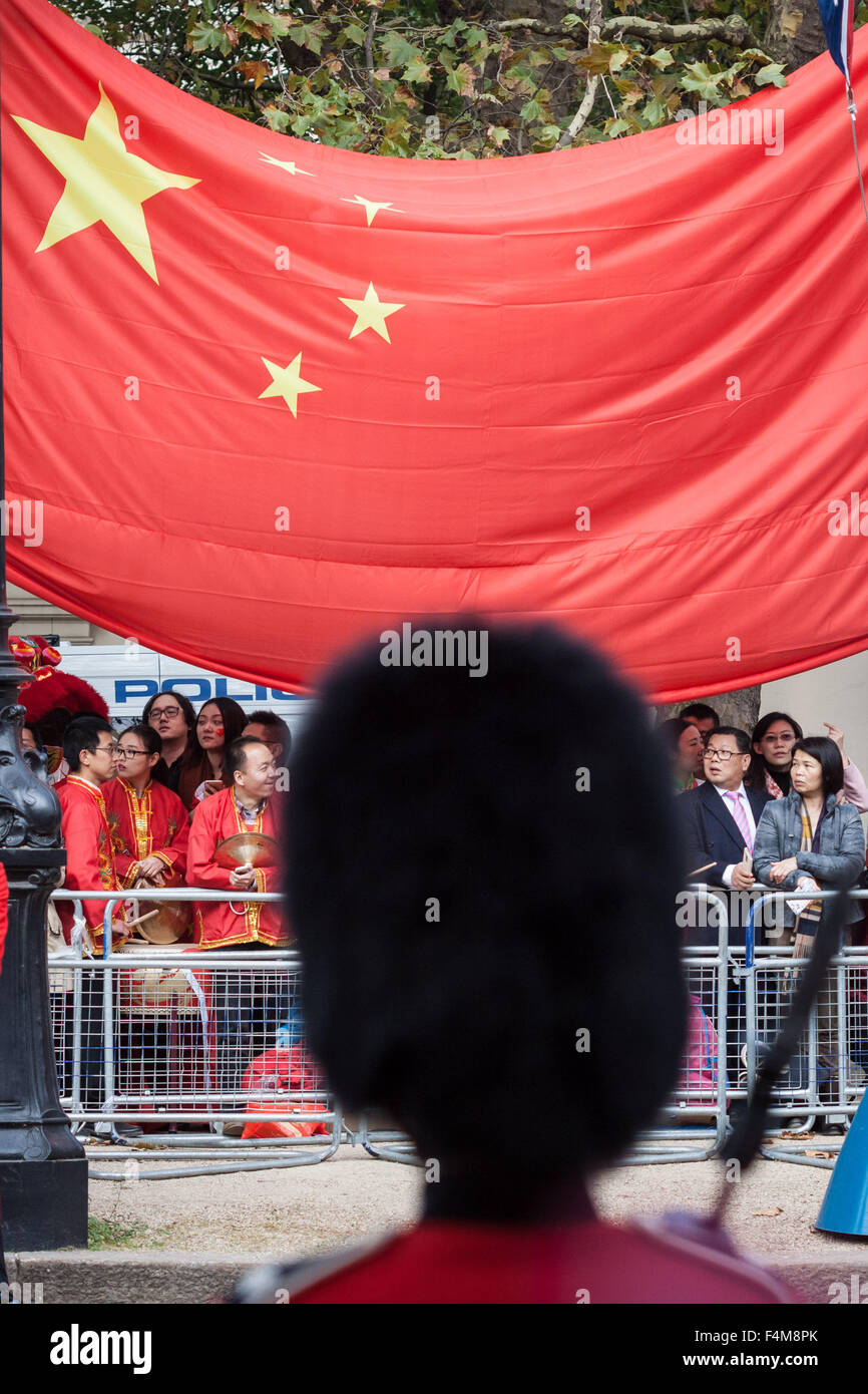 London, UK. 20th October, 2015. Chinese supporters wait for President Xi Jinping as part of the Queen’s Royal welcoming procession down The Mall beginning his state visit Credit:  Guy Corbishley/Alamy Live News Stock Photo