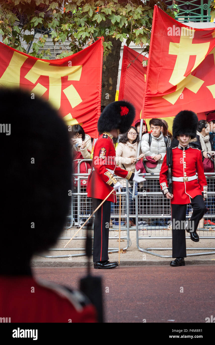 London, UK. 20th October, 2015. Chinese supporters wait for President Xi Jinping as part of the Queen’s Royal welcoming procession down The Mall beginning his state visit Credit:  Guy Corbishley/Alamy Live News Stock Photo