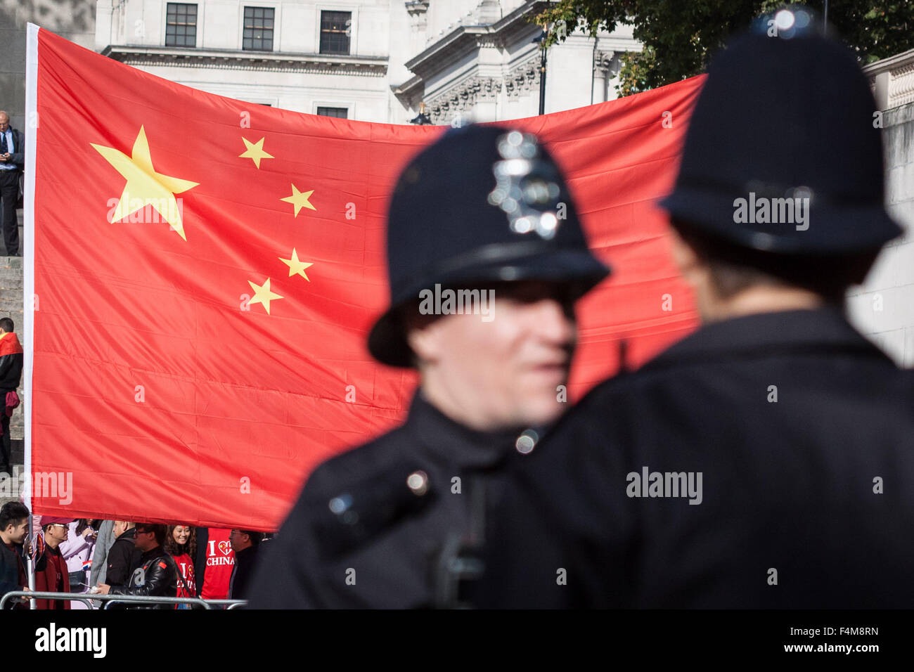 London, UK. 20th October, 2015. Chinese supporters wait for President Xi Jinping as part of the Queen’s Royal welcoming procession down The Mall beginning his state visit Credit:  Guy Corbishley/Alamy Live News Stock Photo