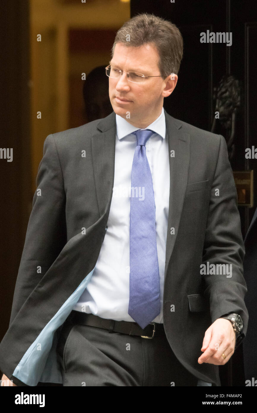 Downing Street, London, October 20th 2015. Attorney General Jeremy Wright QC MP leaves 10 Downing Street after attending the weekly cabinet meeting. Credit:  Paul Davey/Alamy Live News Stock Photo
