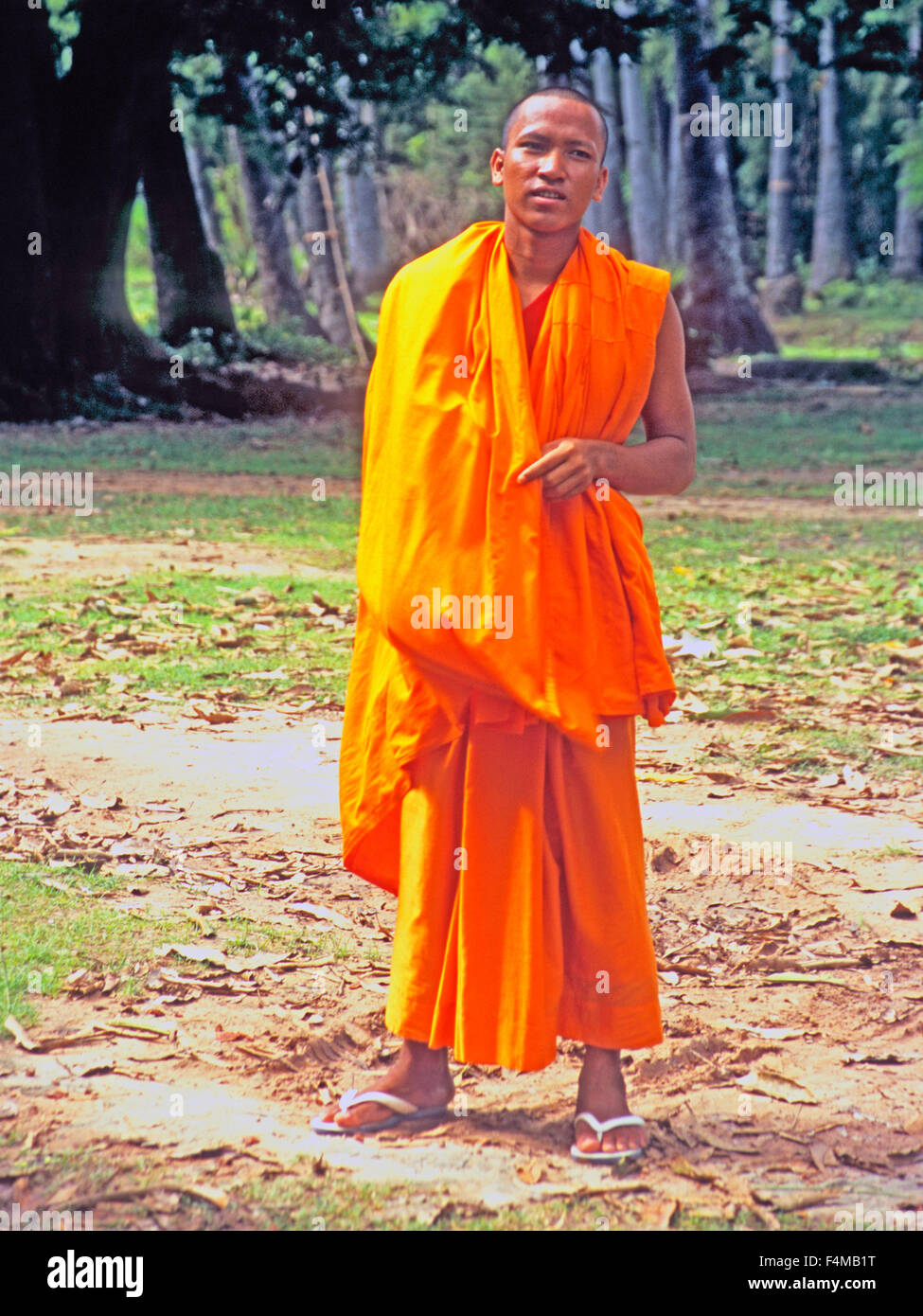 Cambodia temple monk hi-res stock photography and images - Alamy