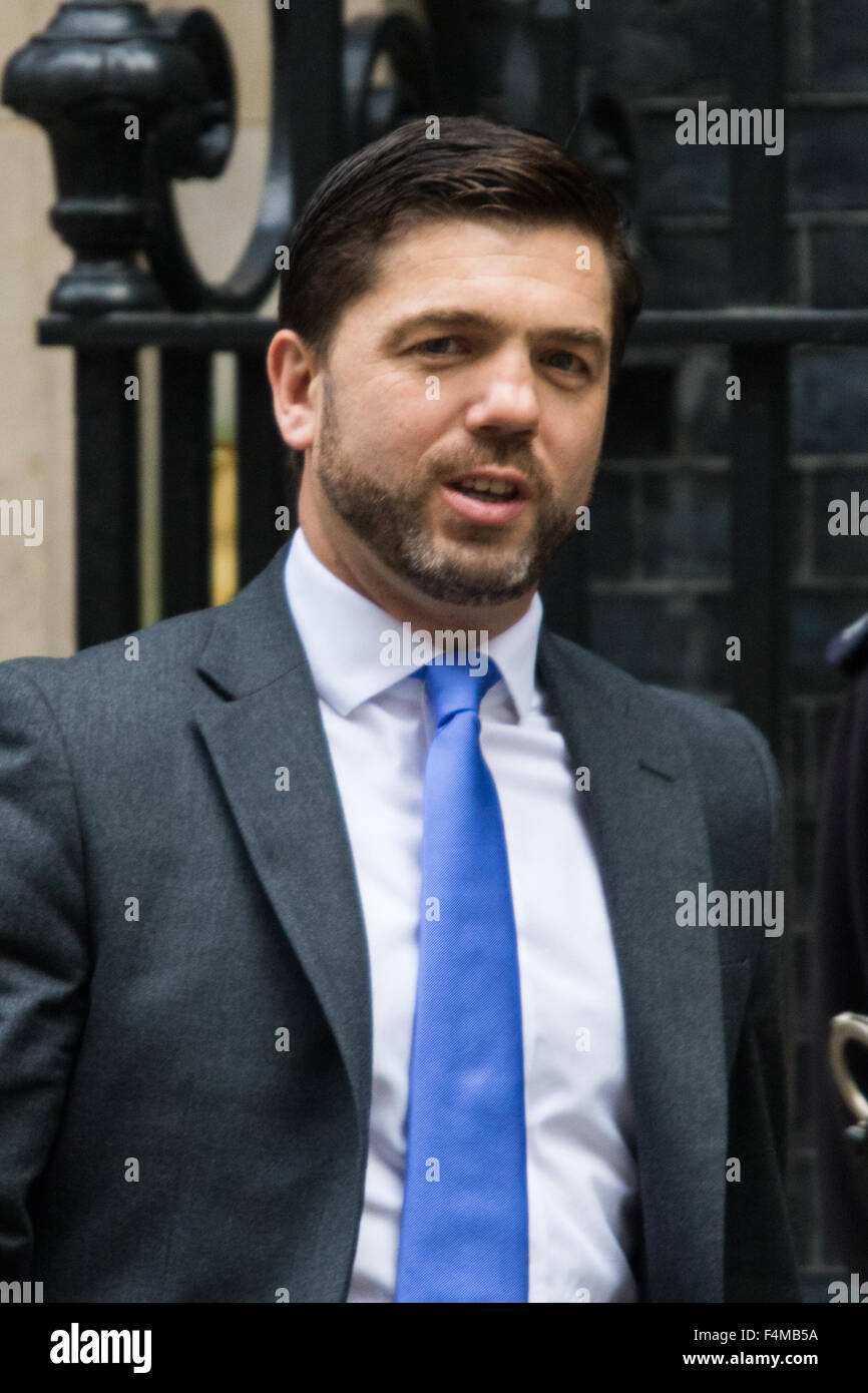 Downing Street, London, October 20th 2015. Welsh Secretary Stephen Crabb leaves 10 Downing Street after attending the weekly cabinet meeting Credit:  Paul Davey/Alamy Live News Stock Photo