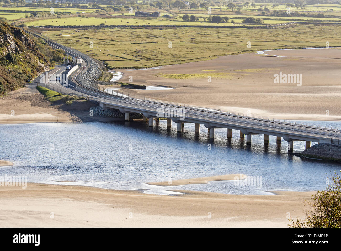 The new Pont Briwet road and rail bridge over Afon Dwyryd between Llandecwyn and Penrhyndeudraeth, Gwynedd, North Wales, UK Stock Photo