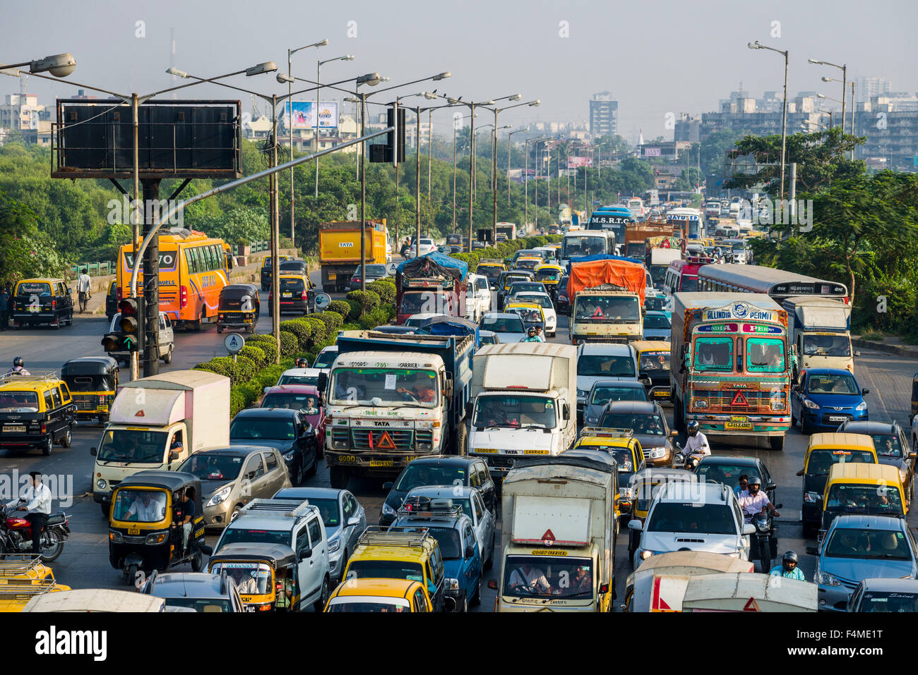 Crowded street mumbai hires stock photography and images Alamy