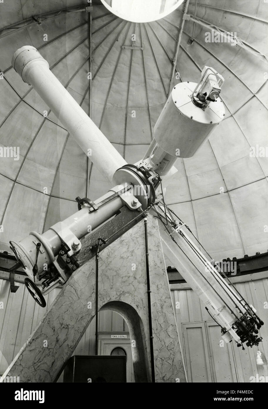 Equatorial telescope hires stock photography and images Alamy