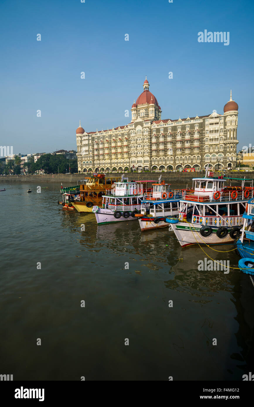 The Taj Mahal Palace Hotel in the suburb Colaba with some ferryboats anchoring in the harbour, seen from the Gateway of India Stock Photo