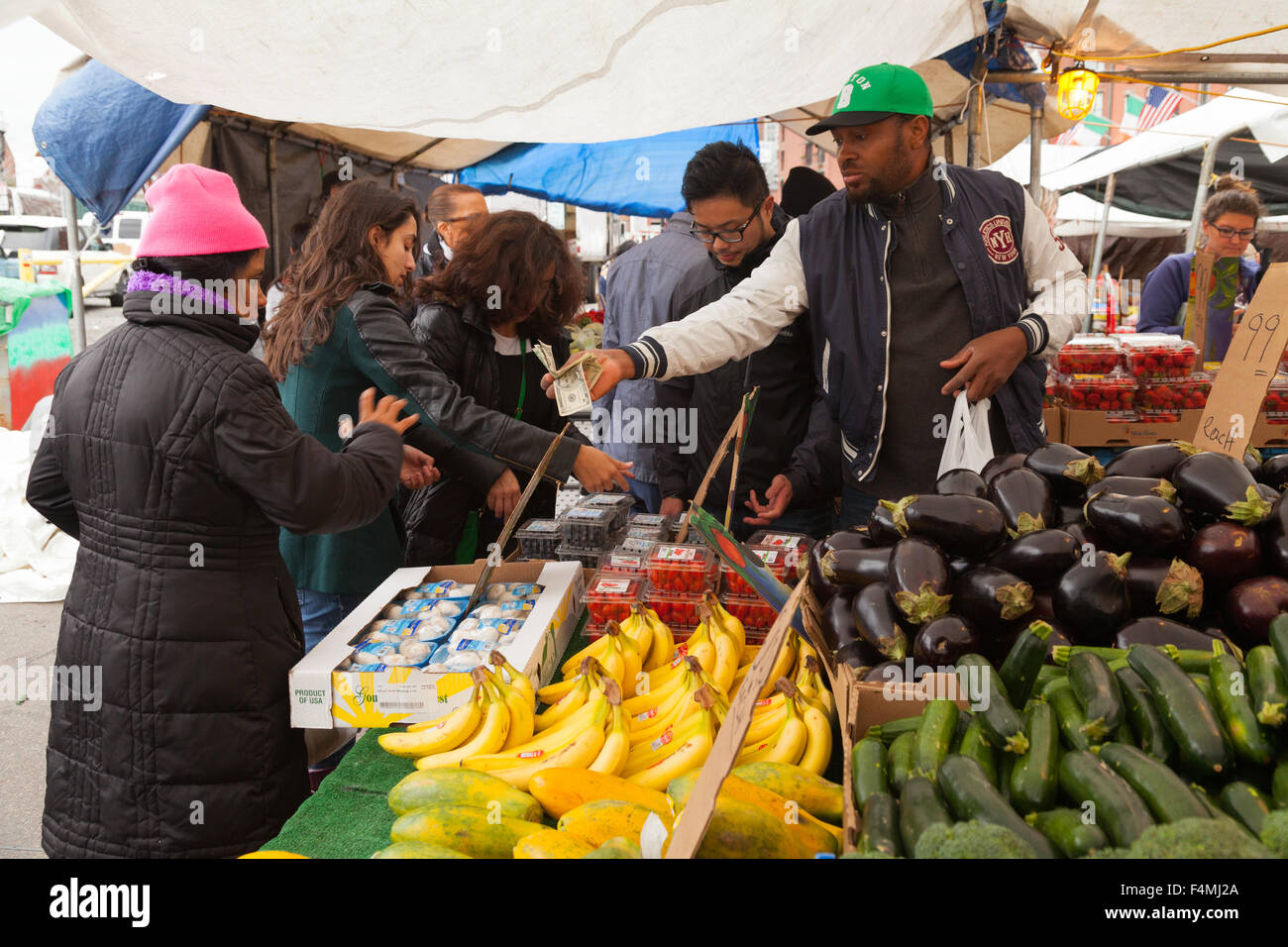 Bostonians buying fruit and veg at a market stall, Boston, Massachusetts, USA Stock Photo