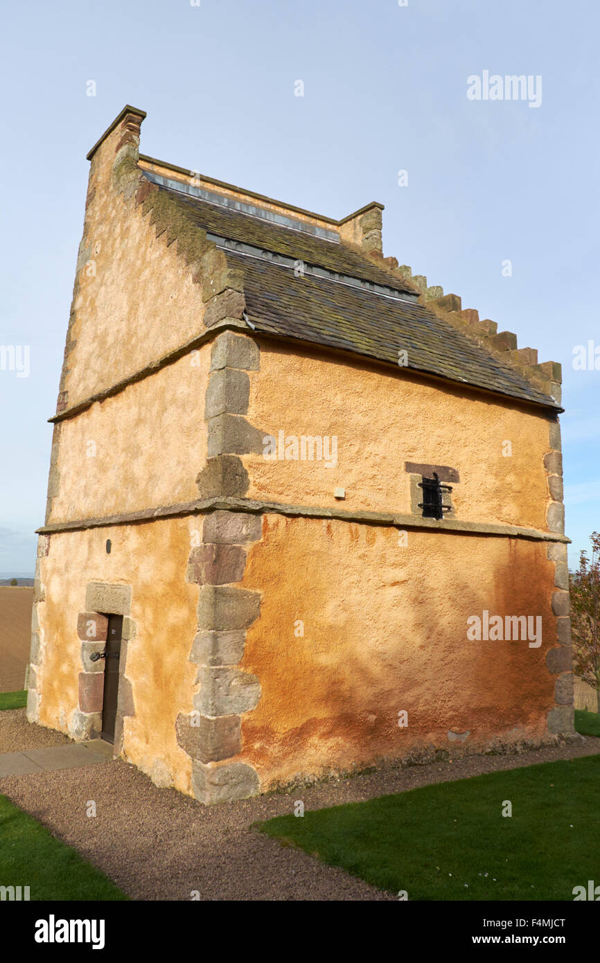 DOOCOT, ATHELSTANEFORD, DOVECOT, DOVECOTE, EAST LOTHIAN, SCOTLAND