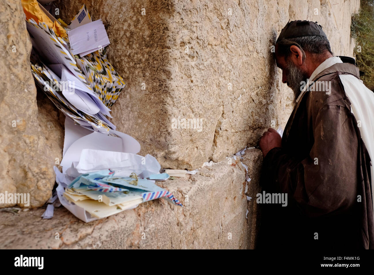 Torn clothes hires stock photography and images Alamy