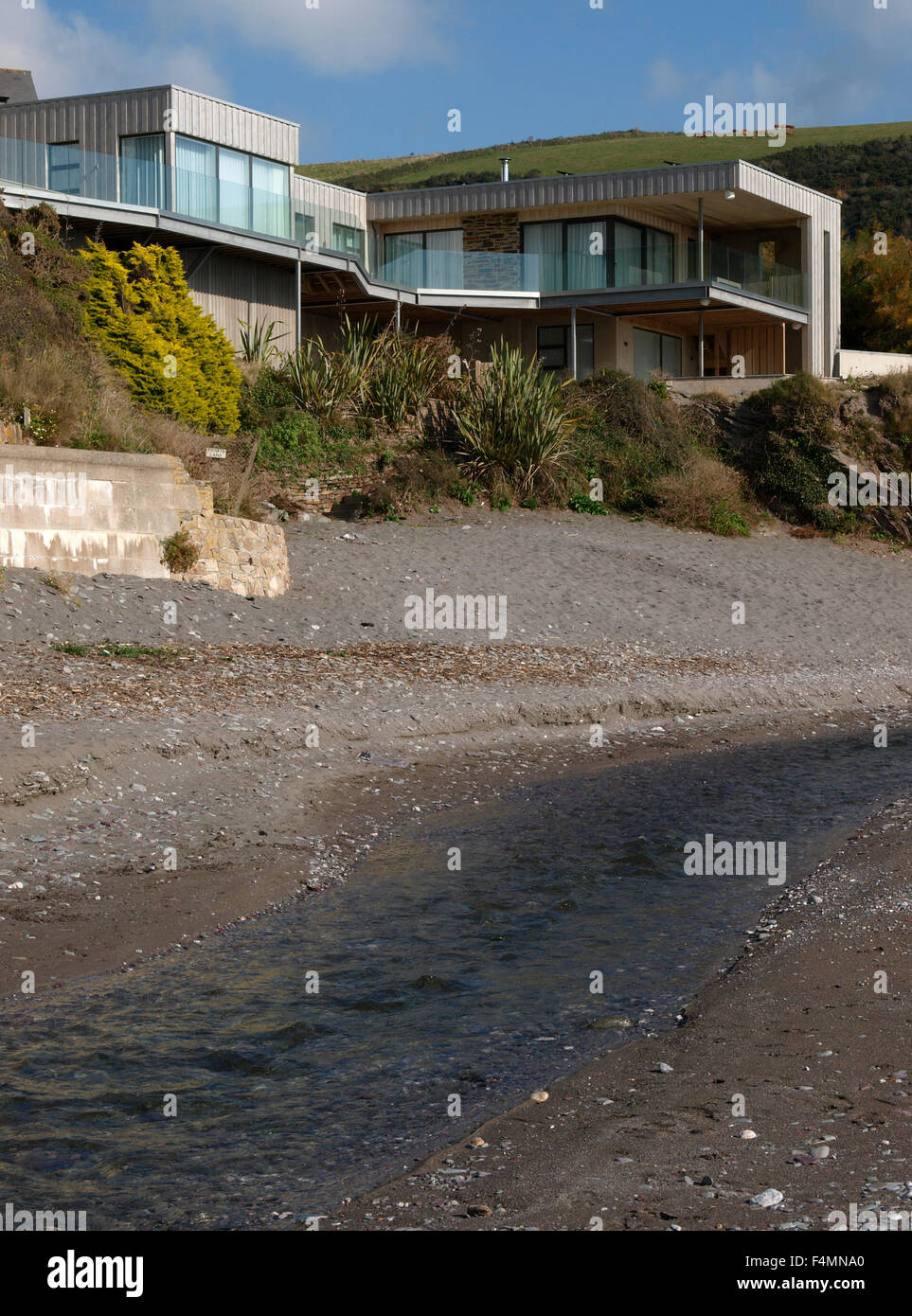 Modern beach house hi-res stock photography and images - Alamy