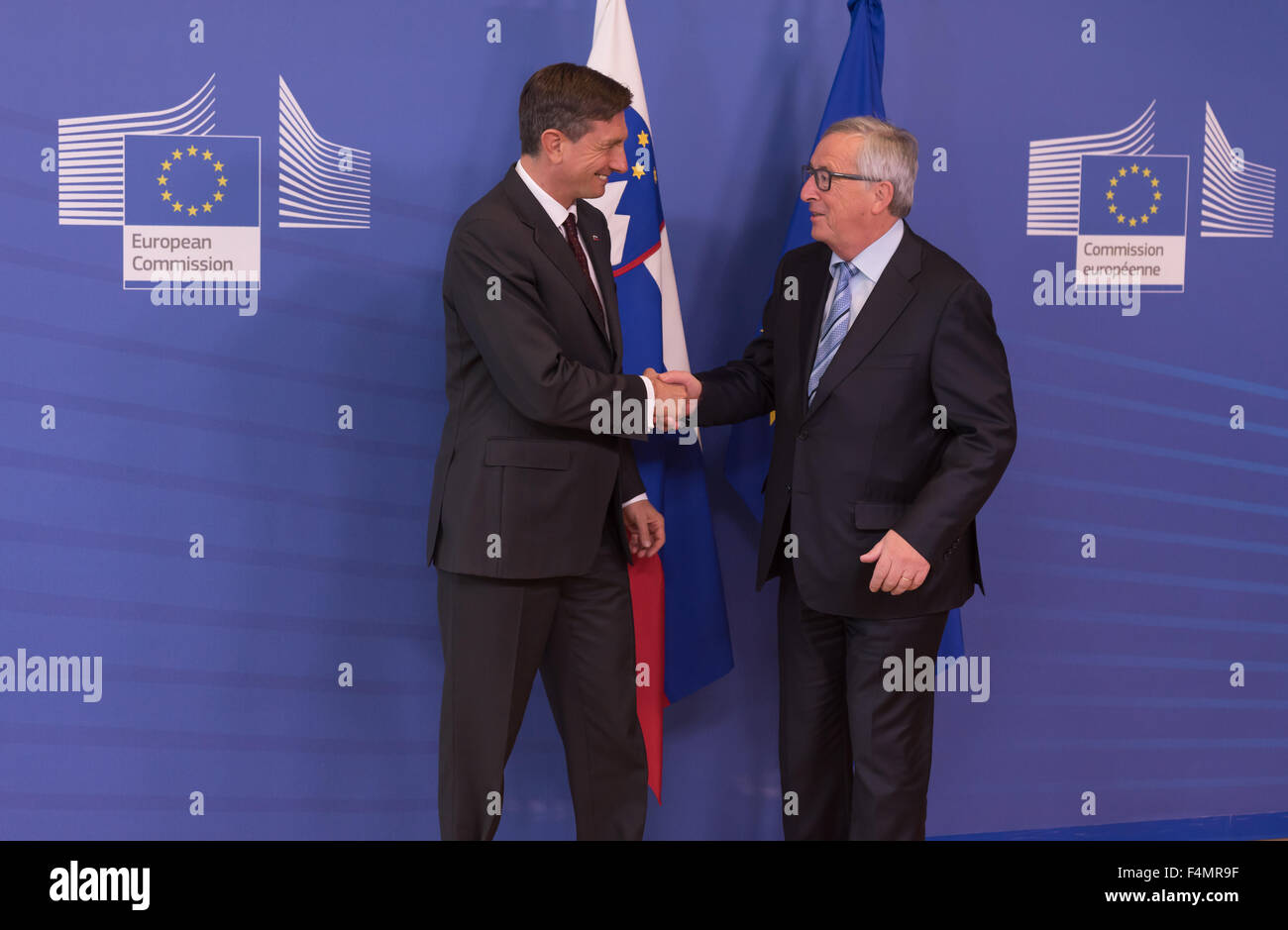 Brussels, Belgium. 20th Oct, 2015. European Commision President Jean-Claude Juncker (R) ) welcomes Slovenian President Borut Pahor (L) prior to a meeting at the EU council headquarters. Diplomatic tensions flared amid chaos at the Slovenian, Croatian and Serbian borders. Credit:  Jonathan Raa/Pacific Press/Alamy Live News Stock Photo