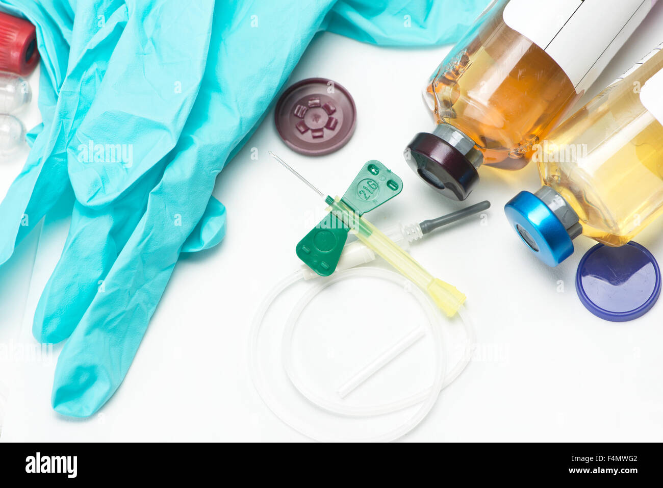 Aerobic and anaerobic blood culture bottles with butterfly catheter