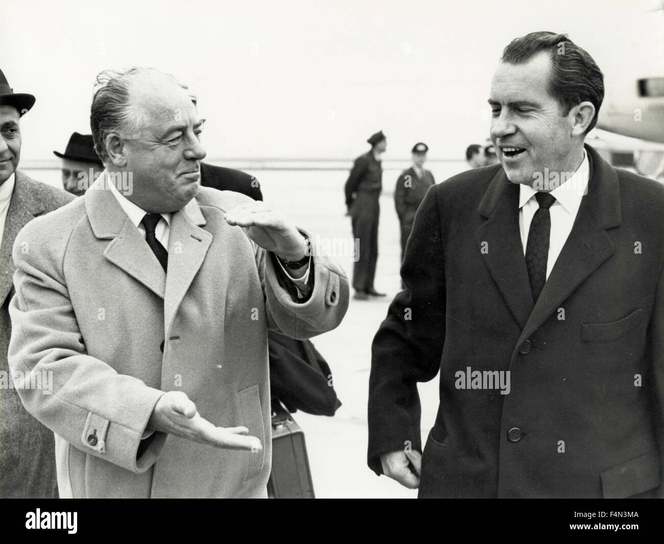 U.S. President Richard Nixon and Danish journalist Povl Westphall Stock Photo