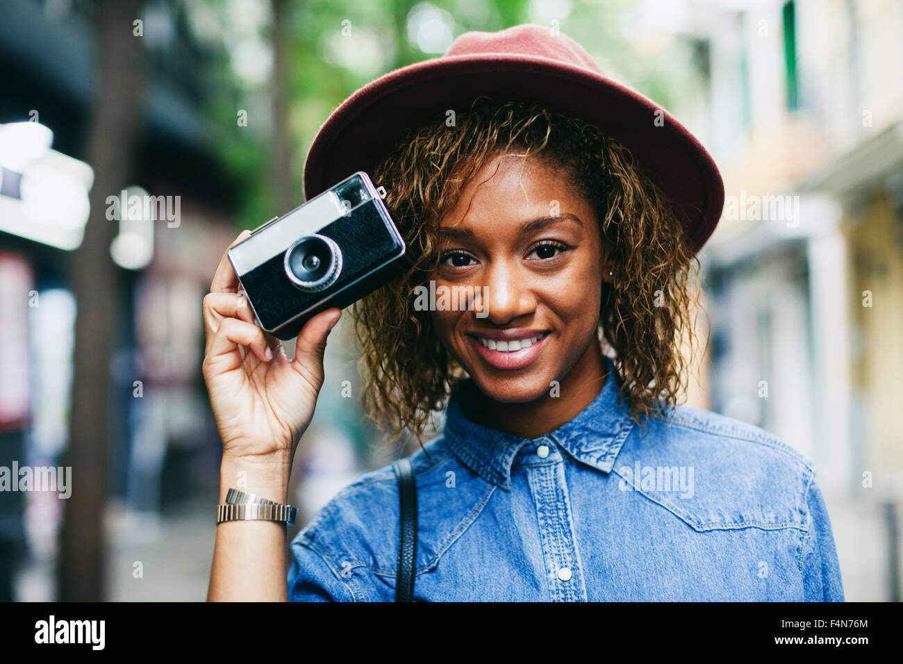 Woman wearing retro hat hi-res stock photography and images - Alamy