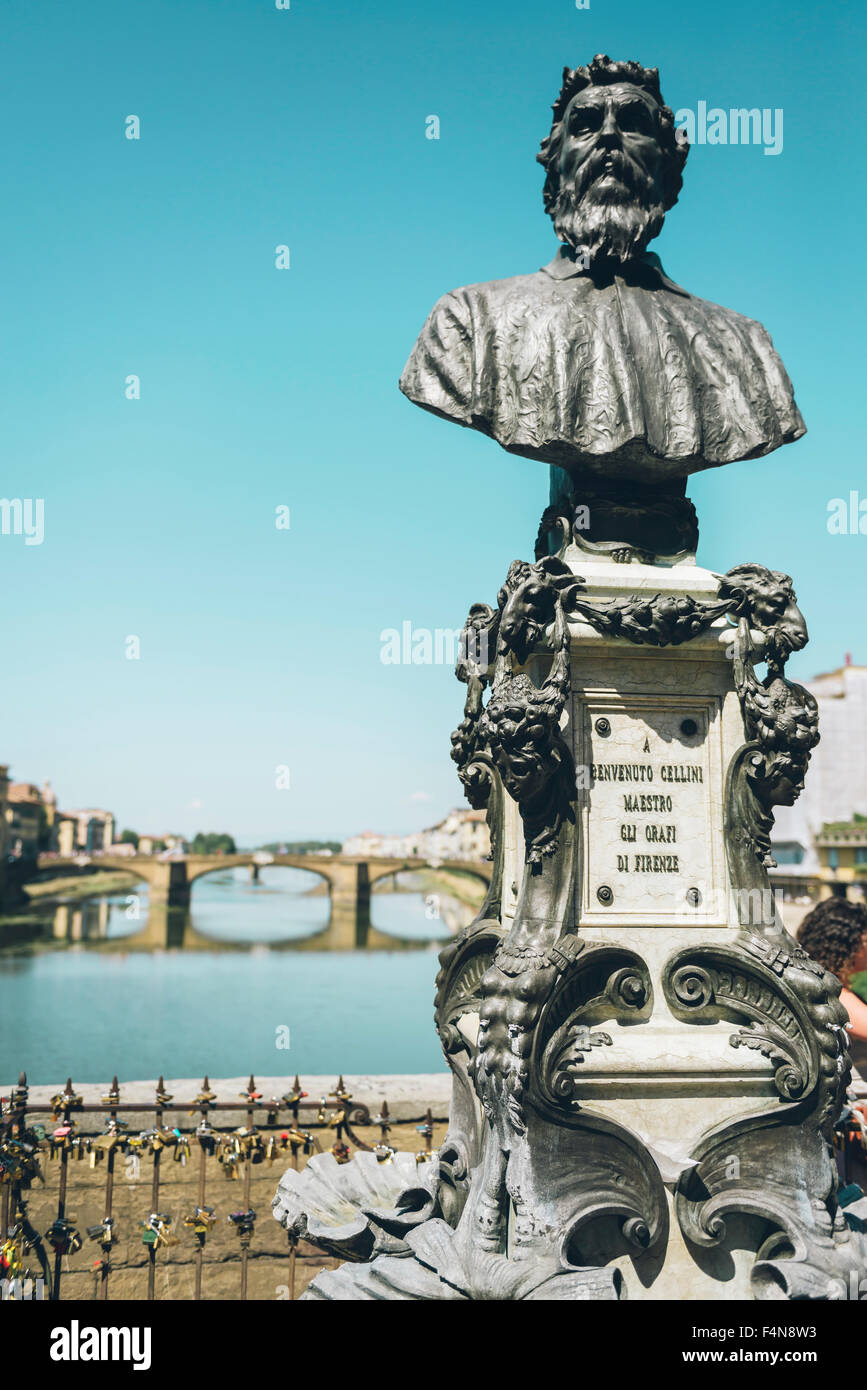 Italy, Florence, Statue of Benvenuto Cellini in Ponte Vecchio Stock Photo