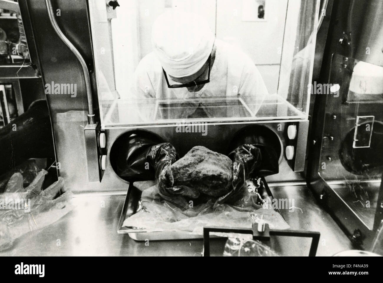 Examination of lunar samples collected by the Apollo 14 space mission, USA Stock Photo