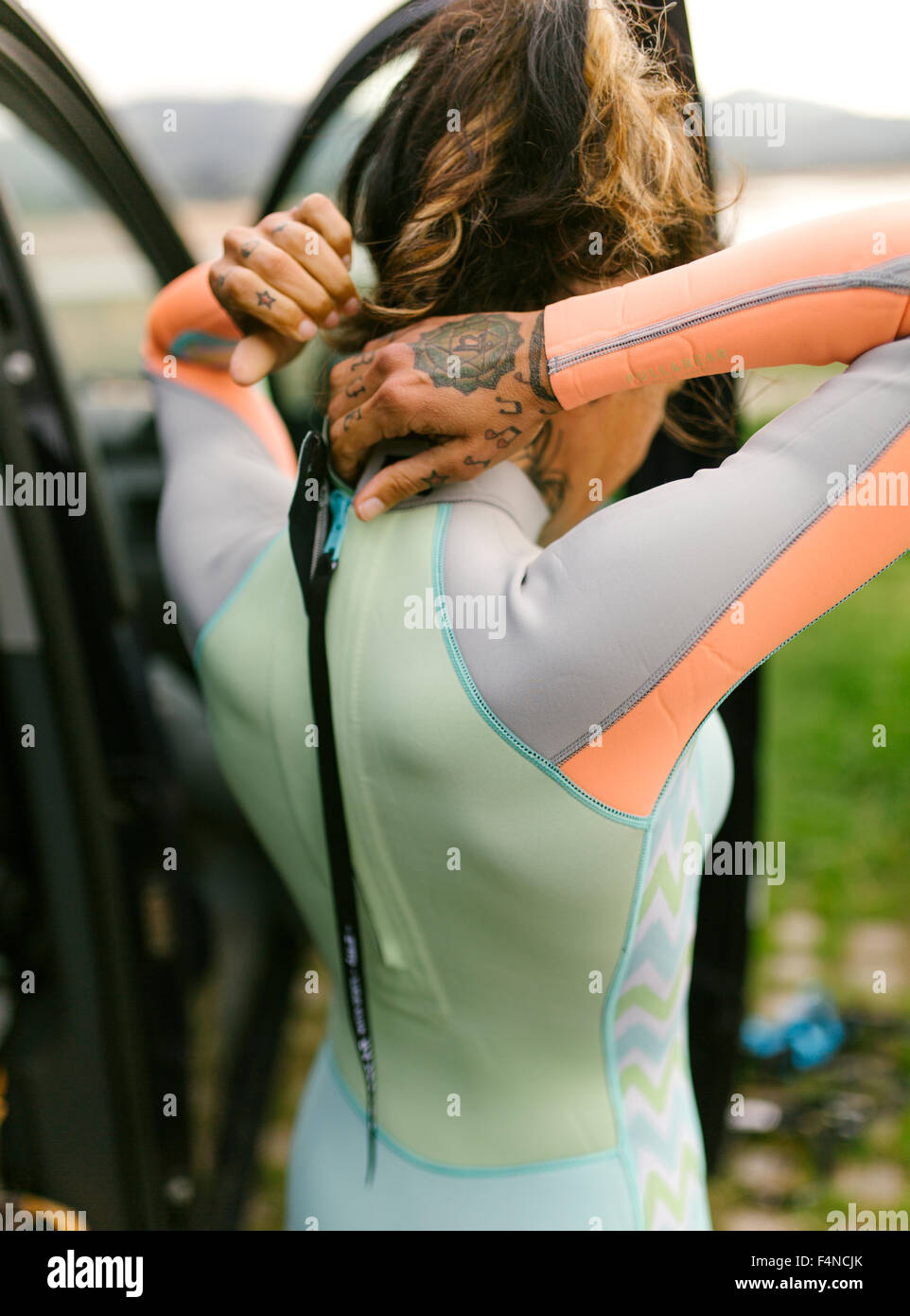Surfer putting on wetsuit hires stock photography and images Alamy