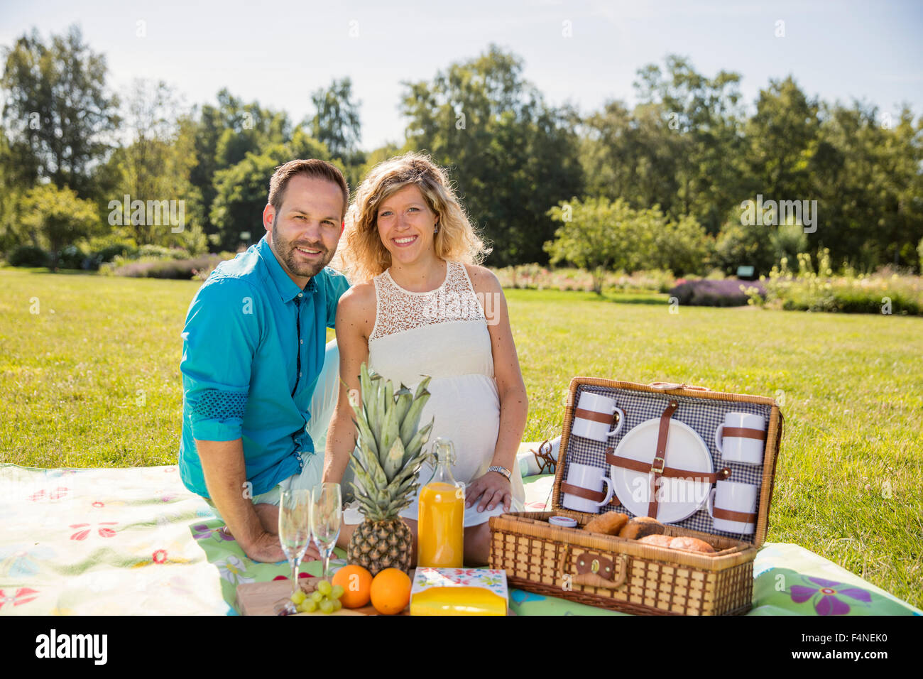 Pregnant couple having picnic hi-res stock photography and images - Alamy