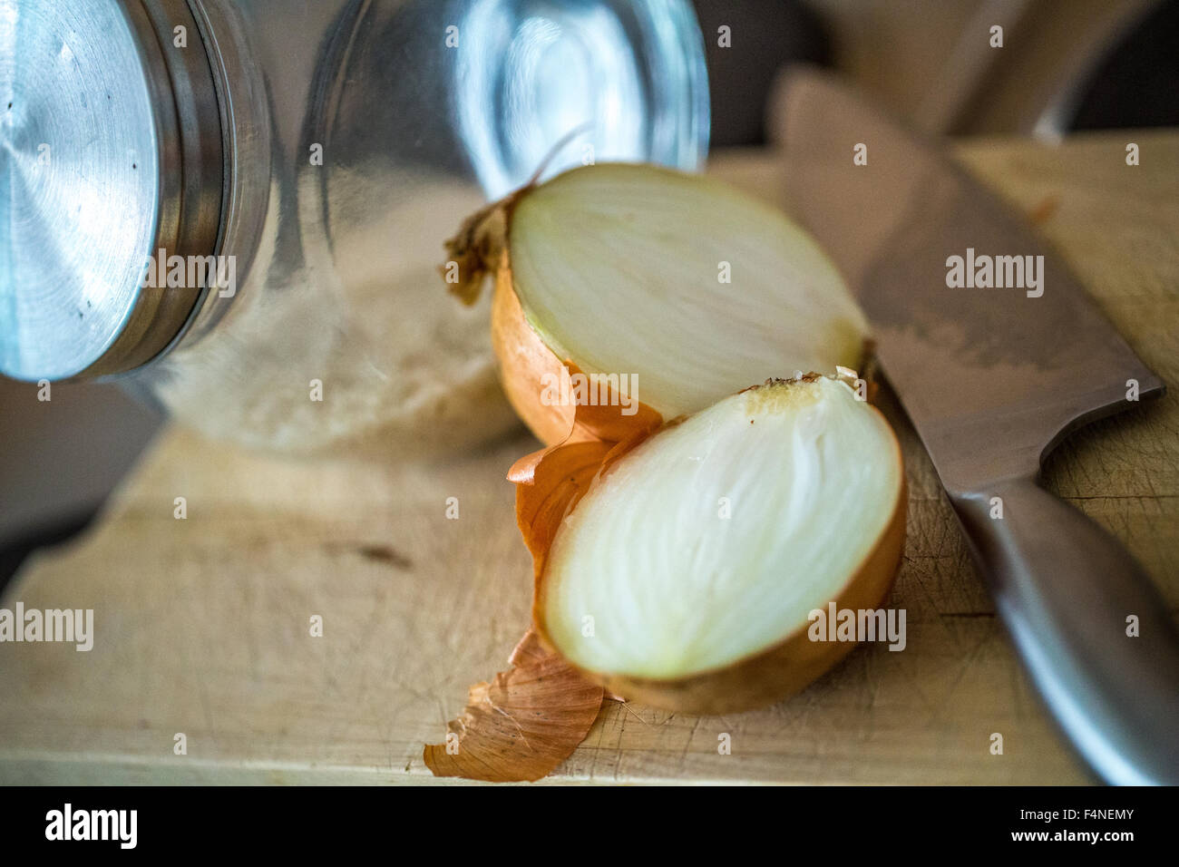 Onion chopping board hi-res stock photography and images - Alamy