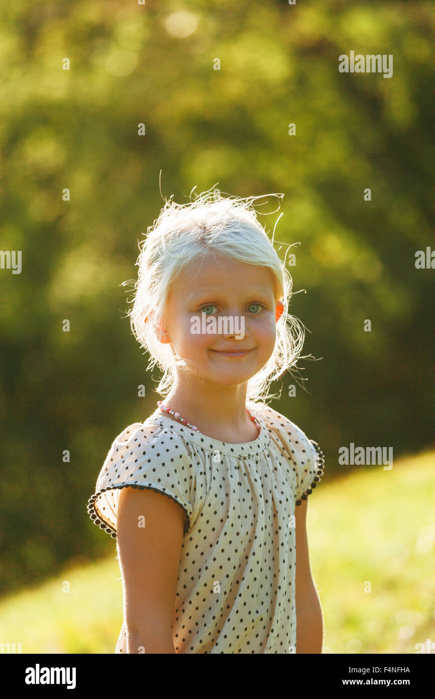 Portrait of smiling blond little girl Stock Photo - Alamy