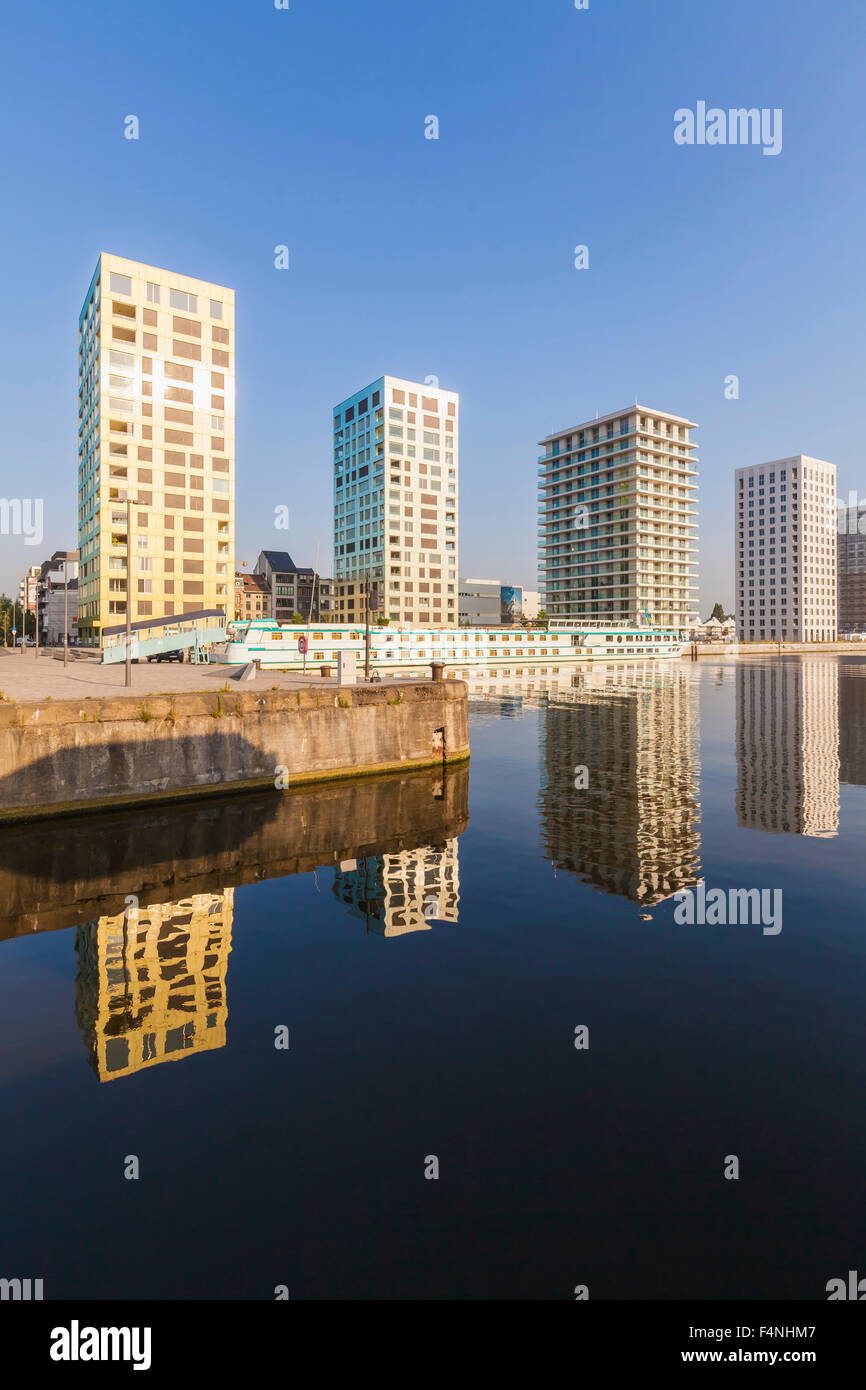 Belgium, Flanders, Antwerp, Eilandje, Kattendijkdok, former dock area, apartement buildings Stock Photo