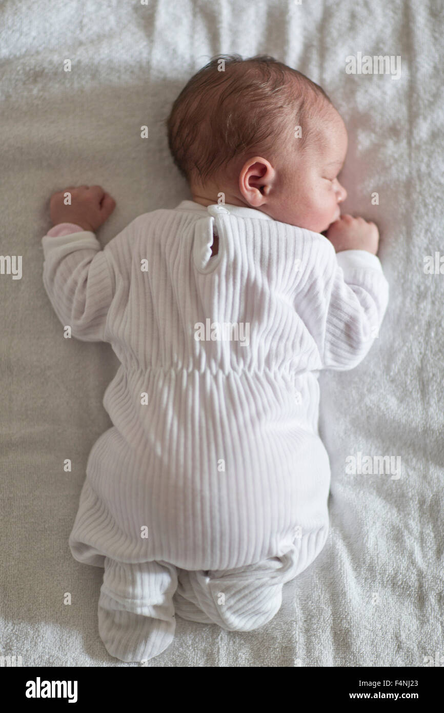 Newborn baby lying down hi-res stock photography and images - Alamy