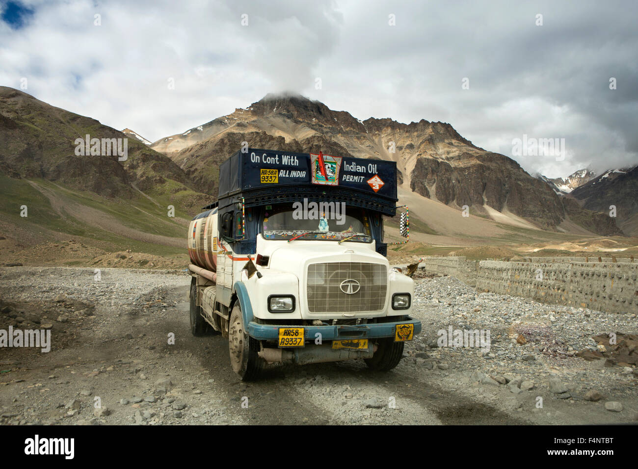 India, Himachal Pradesh, Sarchu, Indian Oil tanker on Leh-Manali highway crossing high altitude plateau from Baralacha Pass Stock Photo