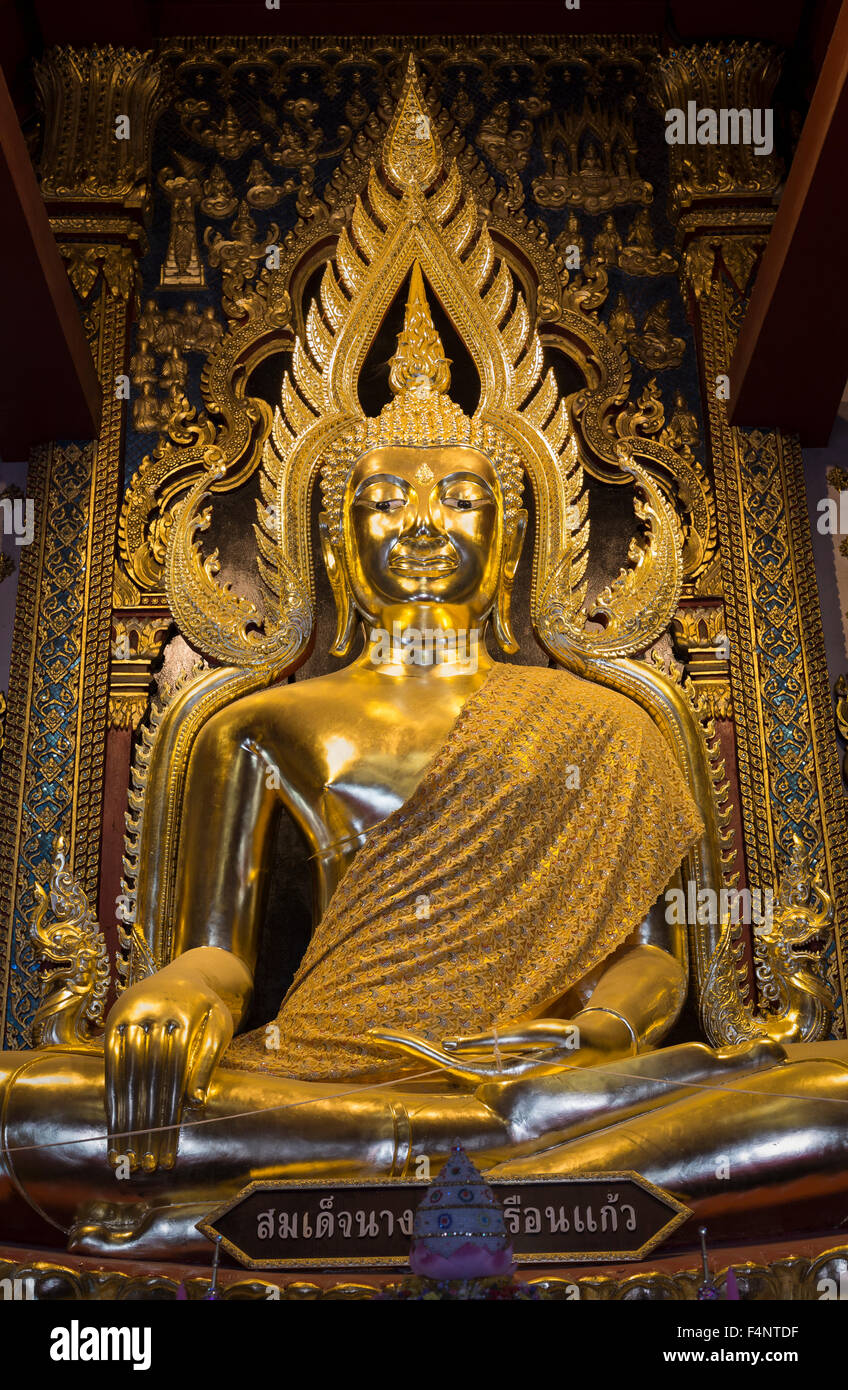 Golden Buddha statue, Buddha Phra Phuttha Chinnarat in the temple of Wat Phra Sri Rattana Mahathat, Phitsanulok, Thailand Stock Photo