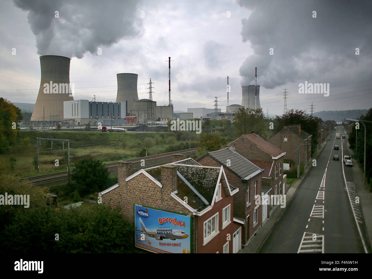 Huy, Belgium. 21st Oct, 2015. The Tihange nuclear power
