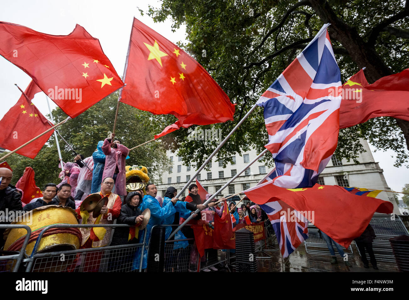 London, UK. 21st October, 2015. Pro-Chinese government supporters wait for President Xi Jinping to arrive at Downing Street on day two of his official state visit in UK Credit:  Guy Corbishley/Alamy Live News Stock Photo