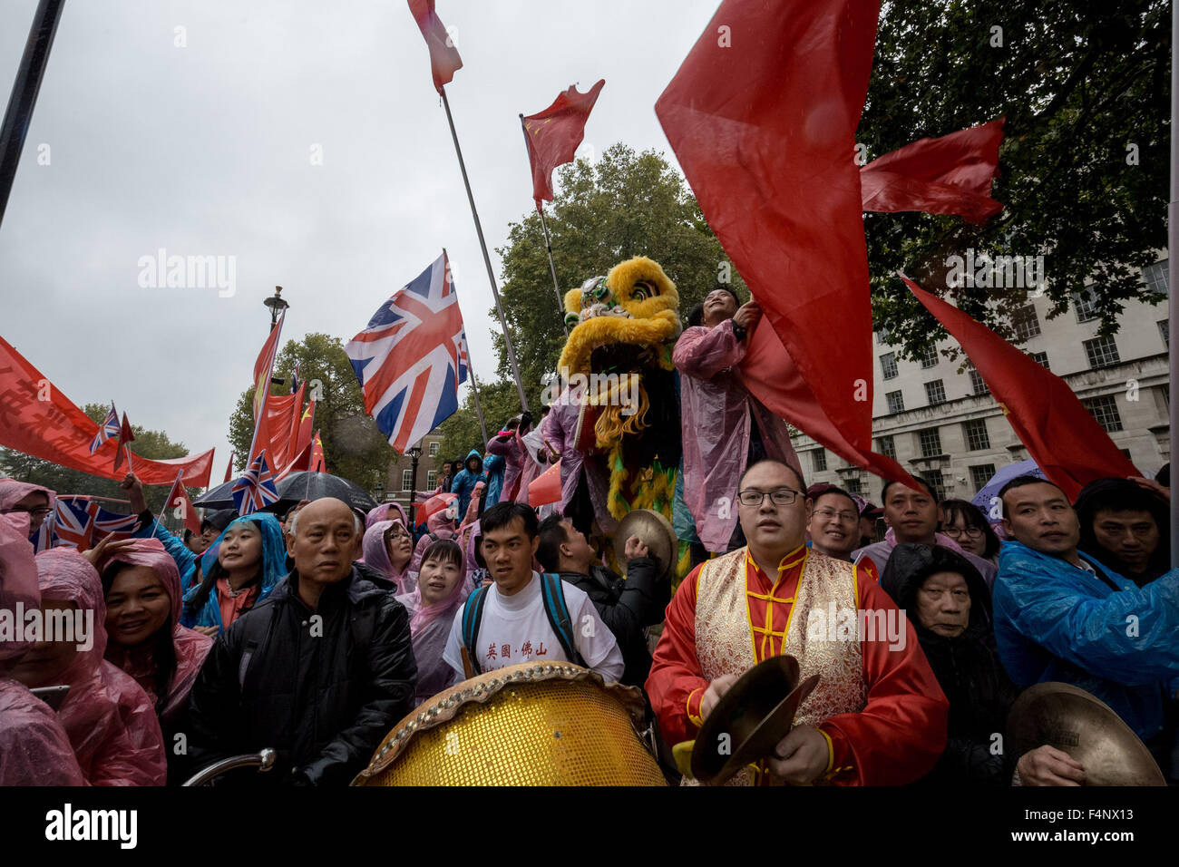 London, UK. 21st October, 2015. Pro-Chinese government supporters wait for President Xi Jinping to arrive at Downing Street on day two of his official state visit in UK Credit:  Guy Corbishley/Alamy Live News Stock Photo