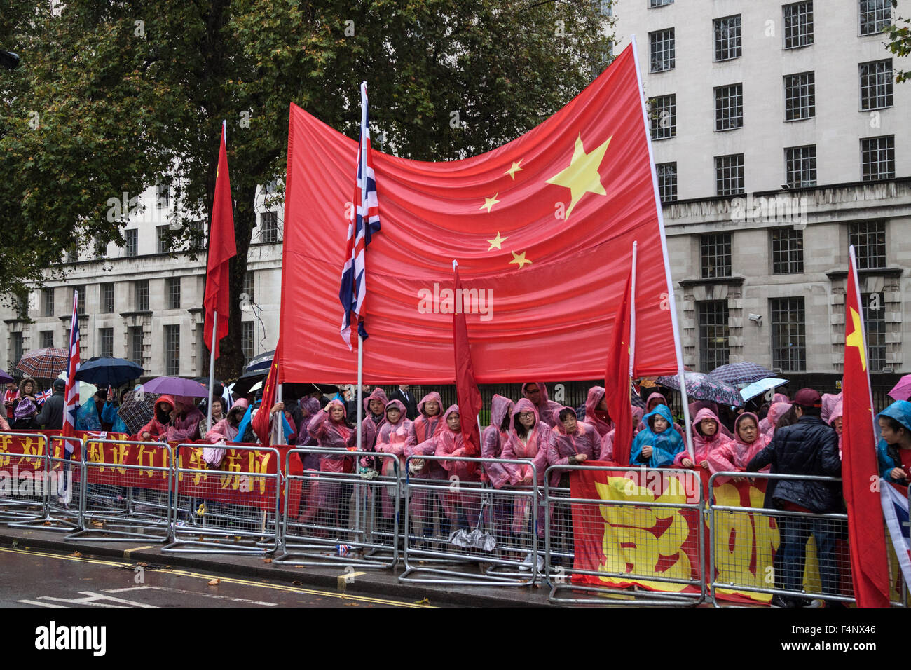 London, UK. 21st October, 2015. Pro-Chinese government supporters wait for President Xi Jinping to  arrive at Downing Street on day two of his official state visit in UK Credit:  Guy Corbishley/Alamy Live News Stock Photo