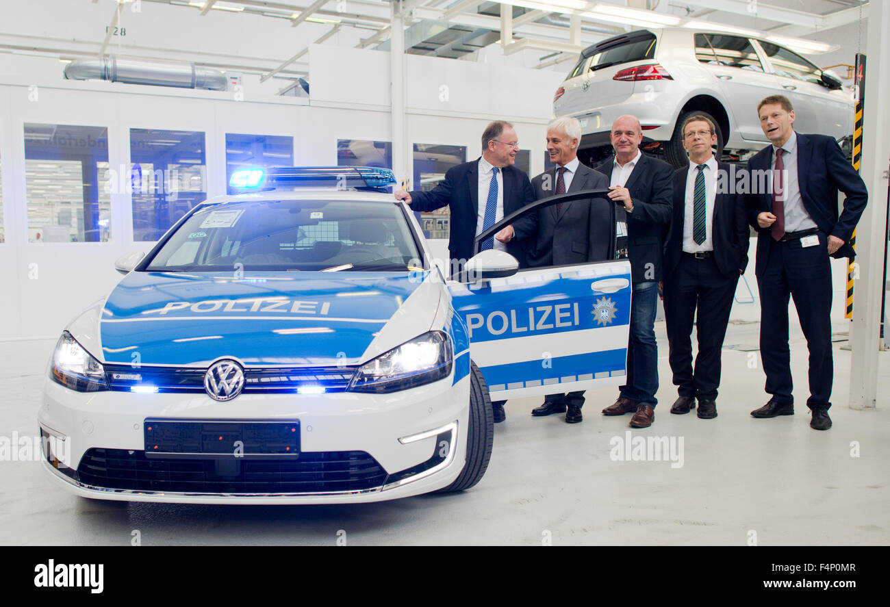 Wolfsburg, Germany. 21st Oct, 2015. (L-R) Lower Saxon State Premier ...
