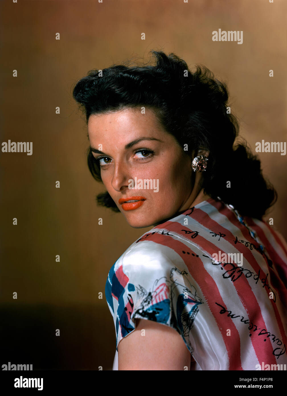 Актриса джейн рассел. Актриса рассел. Джейн рассел бюст. Джейн расселл фото. Джейн расселл в молодости.