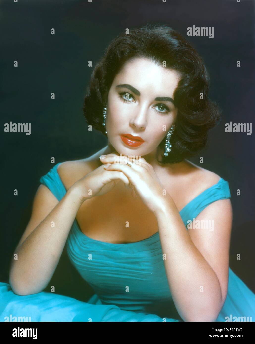 Elizabeth taylor in 1953 hi-res stock photography and images - Alamy