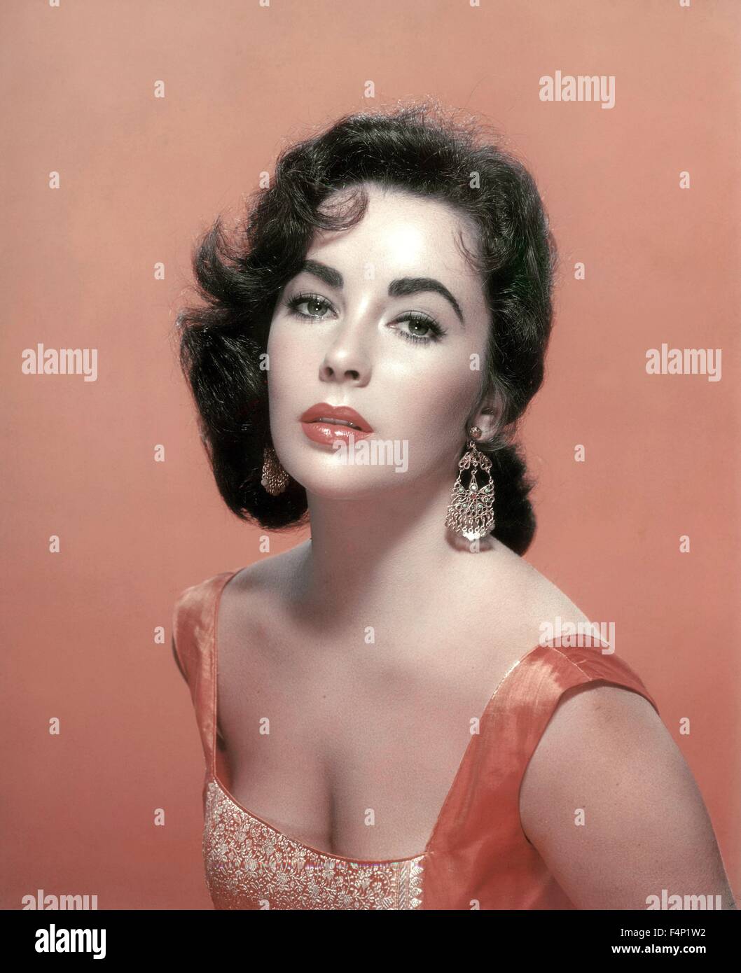 ELIZABETH TAYLOR    絵 Elizabeth Taylor . . . . #ElizabethTaylor #エリザベス