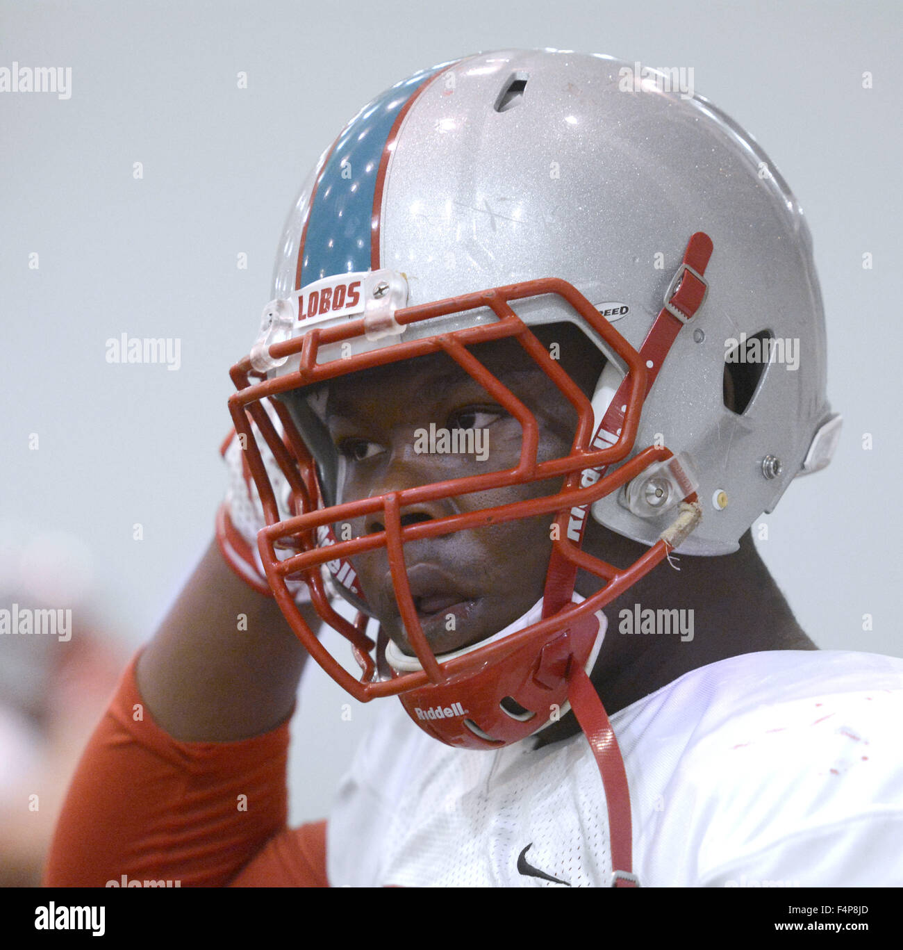 Usa. 21st Oct, 2015. SPORTS -- Lobo defensive end Cody Baker snaps his ...