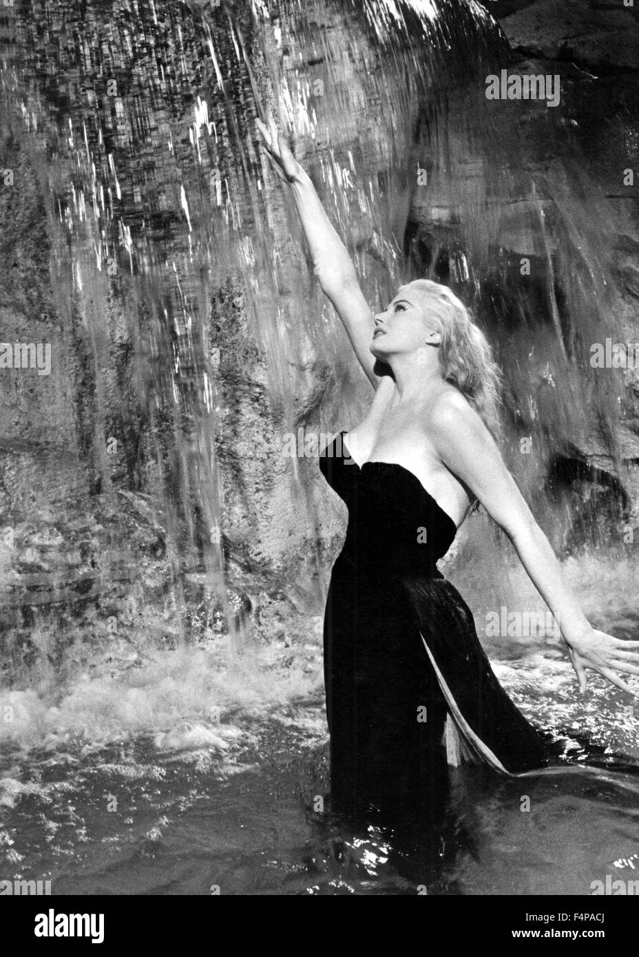 Anita Ekberg / La Dolce Vita 1960 directed by Federico Fellini Stock Photo